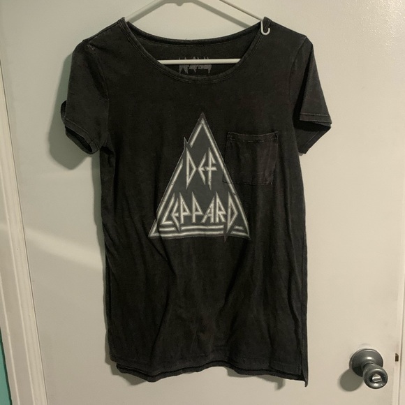 Def Leppard Tops - Def Leppard T-shirt